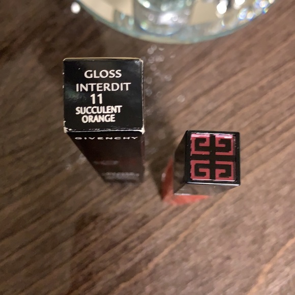 Givenchy Gloss Interdit Ultra Shiny Color Plumping - Picture 7 of 12